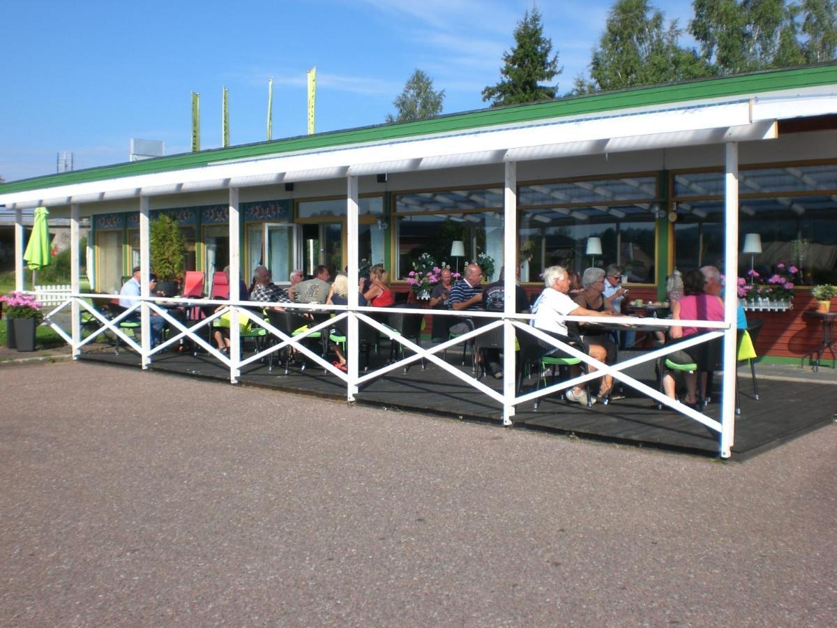 Bed And Breakfast Fyra Haestar Rättvik Exterior foto
